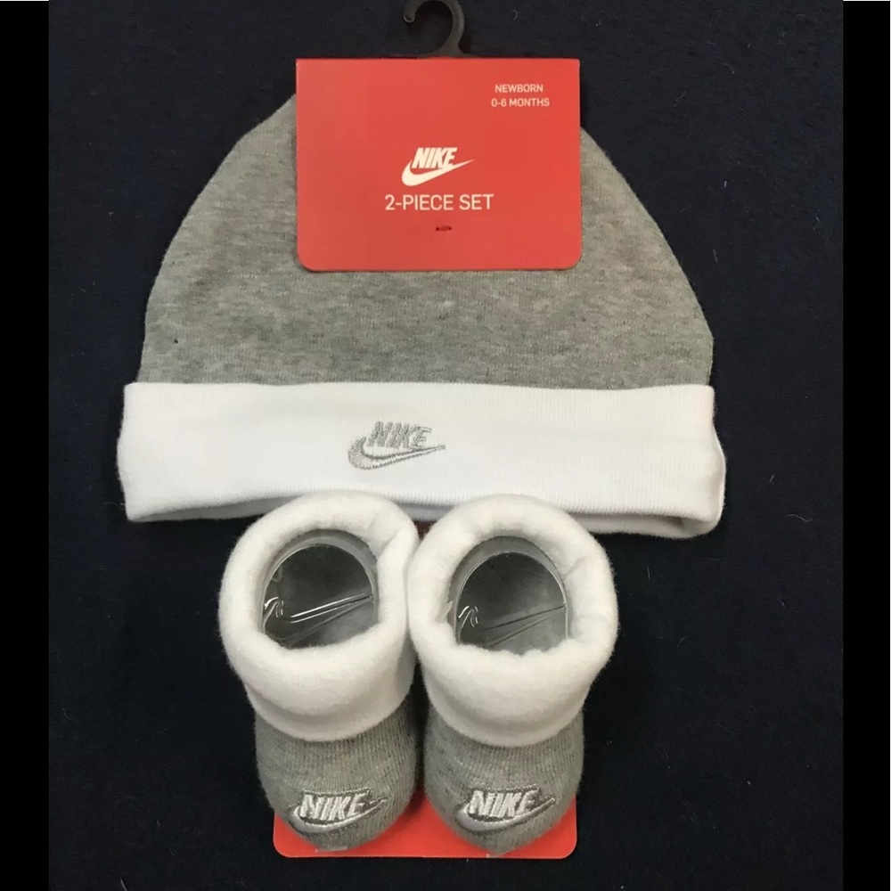 Nike Hat & Crib Booties Socks 2 Pc Set Sz 0/6 Mo Infant Baby Boy Grey White New